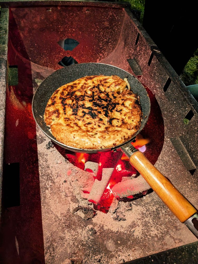 新 M1 歓迎ハイキング + BBQ を開催しました (Welcome party for M1 students)
